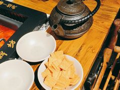 -老牌坊云南鱼豆花火锅(哈西万达店)