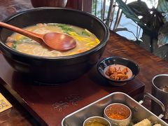-银米·云南传统过桥米线(双廊黑金冠店)