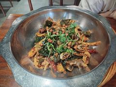-愉肴麻辣香锅(中山路店)