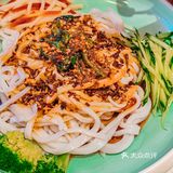 麻辣黄辣丁、汉中米皮、洋芋粑粑炒腊肉、汉中桂花 糕、洋芋焖饭