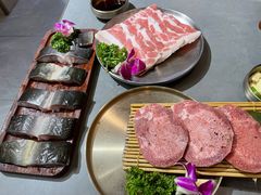 -围炉肉舍•炭烤活鳗•丹东海鲜烤肉(步行街店)