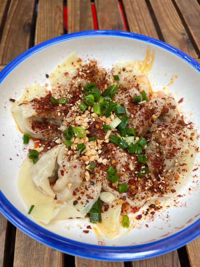 八二干海椒抄手-"这家在死老太婆饺子旁边,怎么说呢,来这的.