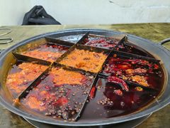 -渝嘴小老弟老火锅(华新村店)