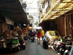 -Kha Mu Charoensang(Silom)
