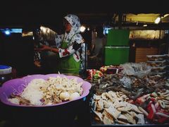 -席娜卡琳火车铁道夜市