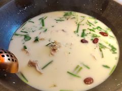 -咕嘟草帽鱼·牛奶一样的鲜鱼汤(天鹅湖万达广场店)