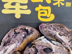 黑桑葚乳酪欧包-红跑车(三牌楼店)