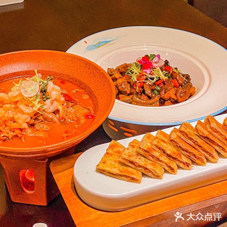 品武汉味道|汉街古风餐厅天花板