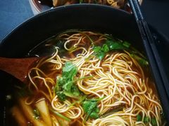 香辣牛骨汤面-贡梅老面馆·蟹粉面·无锡特色小吃(南长街主推店)