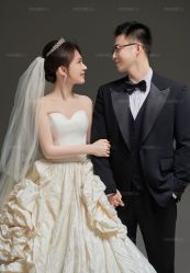 -雪中彩影婚纱摄影·微光艺术中心