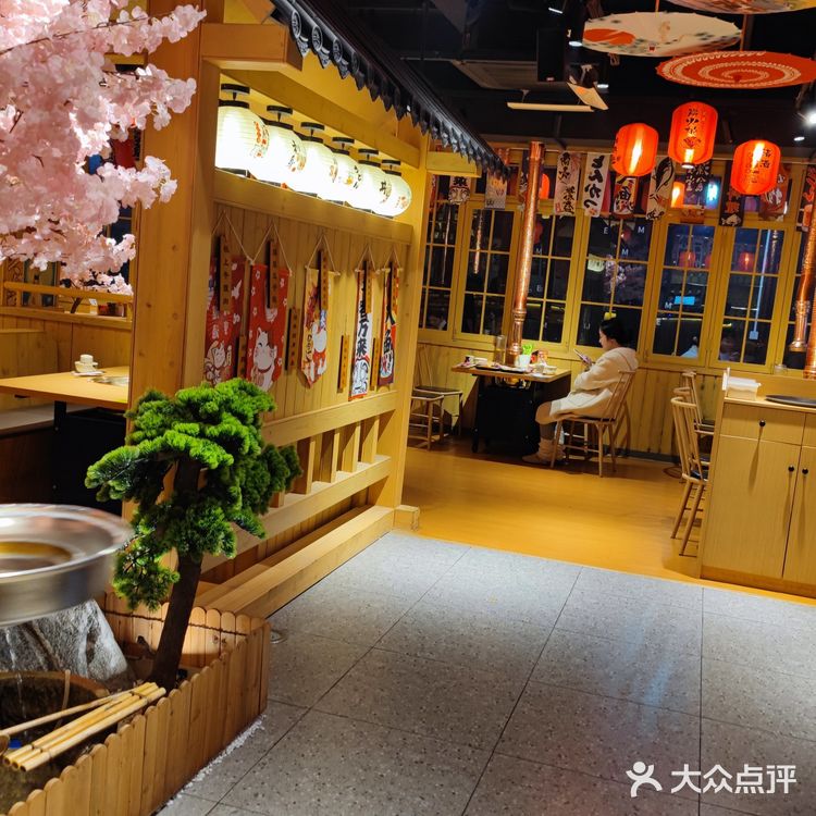 毕竟笨萝卜排队的人都挡住了。不过话说回来