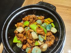 腊八蒜炒肥肠-十六中酱肉·烧烤·京菜小馆(五方桥旗舰店)