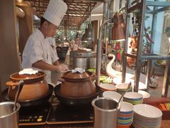 烤鸭的小哥哥-济南香格里拉·咖啡泉自助餐厅