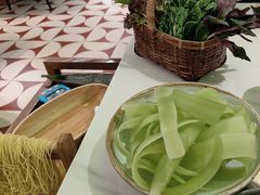 -洪氏嗨捞·广东猪肚鸡·椰子鸡火锅(西咸万象城店)