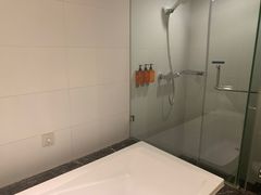 -桔子酒店(上海西藏北路地铁站店)