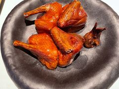 脆皮妙龄鸽-荣小馆(安达仕店)