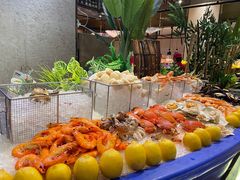 -广州万富希尔顿酒店·感趣自助餐厅·金秋蟹宴生蚝海鲜刺身