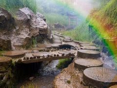 -雪山彩虹谷景区