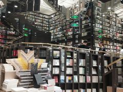 -钟书阁(群光广场店)