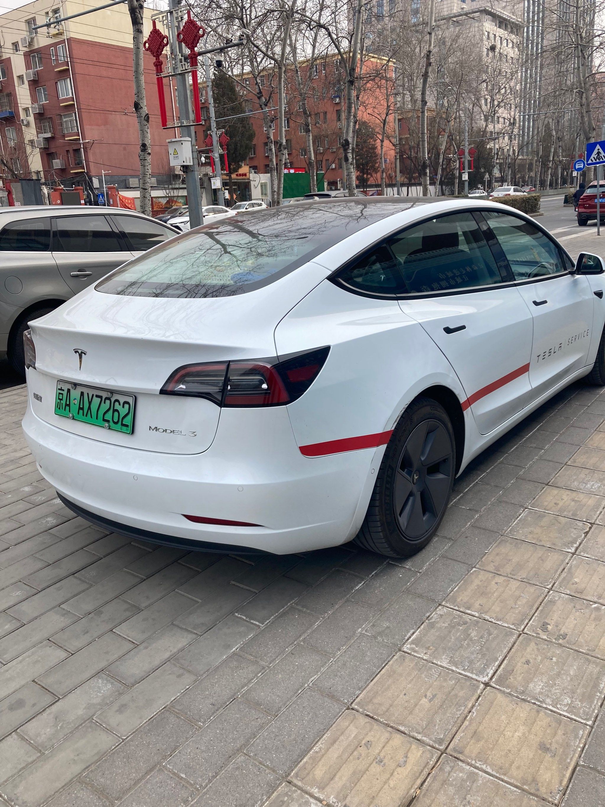 特斯拉上门轮胎换位