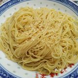 实惠好喝。猪油捞面平平淡淡，上面撒了些芝麻