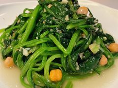鹰嘴豆蒜香炒菠菜-洛缦音乐餐厅(工业展览馆万象城店)