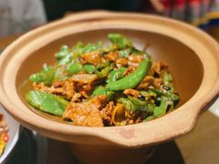 碾辣椒炒肉-吃饭皇帝大土家民族菜(正大广场店)