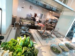 -亚洲国际大酒店·云顶阁旋转自助餐厅