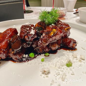 排骨很多店都能做的好吃，酱的炖的煲汤的油炸的……但能