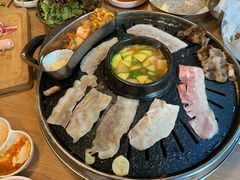 -江南猪肉商会无限续吃(弘大店)
