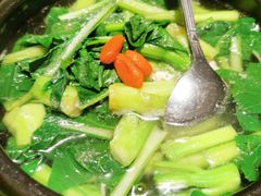 水浸瘦肉煲时蔬-汤城小厨•粤菜•靓汤(苏州街店)
