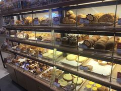 面包甜点陈列柜-山崎面包(苏州中心店)