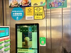 门口取号等叫-华嫂冰室(湾仔店)