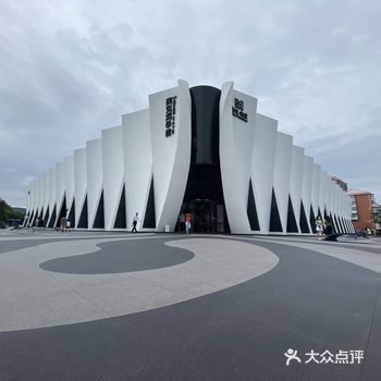 一家被艺术感耽误的家居店