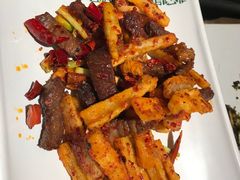 香辣藕条炒牛干巴-云海肴·汽锅鸡·云南菜(美罗城店)