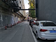 -沃尔玛上海田林店-地面停车场