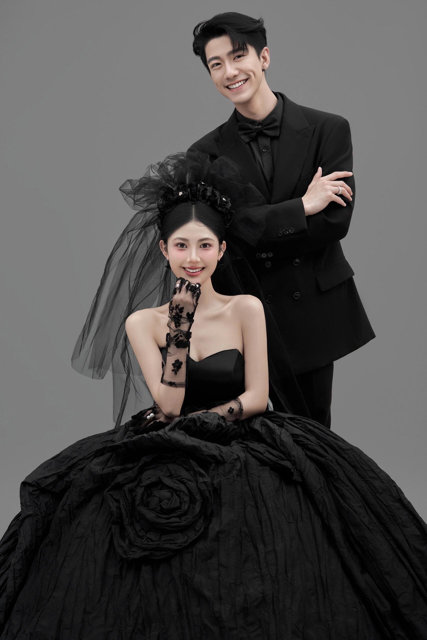 纯色黑婚纱来了 刻在骨子里的优雅与温柔