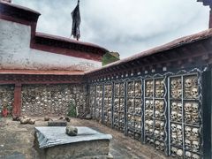 -比如骷髅墙景区