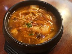 辣白菜海鲜豆腐汤-肉魁屋·烧肉·烧鸟·酒场(高新店)