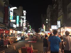 -六合夜市