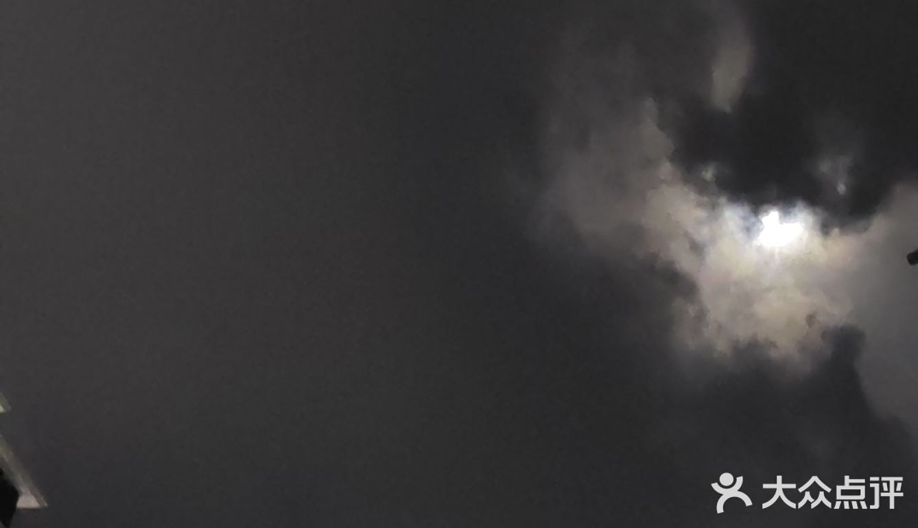 昨晚8月十五，云层有点厚