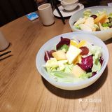 非常好找，门口的大小鼓可以去敲敲