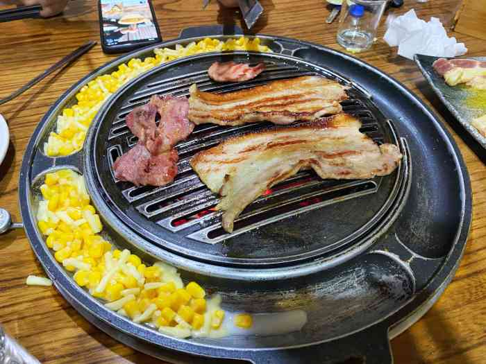 野人烤肉(六一东路店)-"[薄荷]环境:店面只有一个,招牌是褐色.