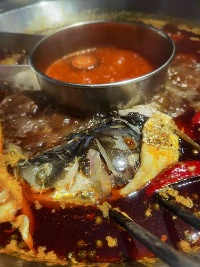 味当家鱼头火锅(紫荆店)-"果然还是地道的四川鱼头火锅,从锅底到粘料.