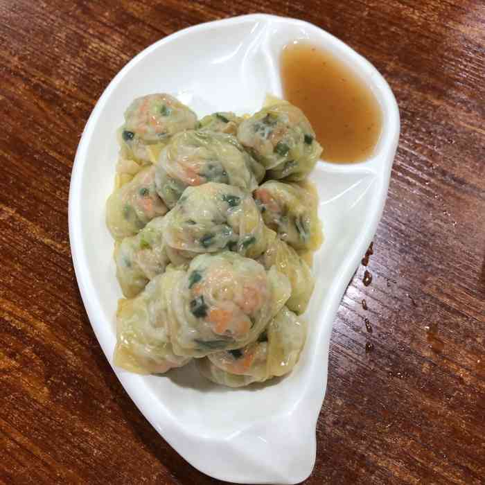 何记三饶饺"又是一家城中村美食店,老板娘很热情哦～和.