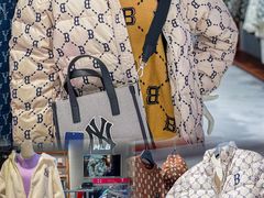 -王府井奥莱临潼小镇(临潼店)