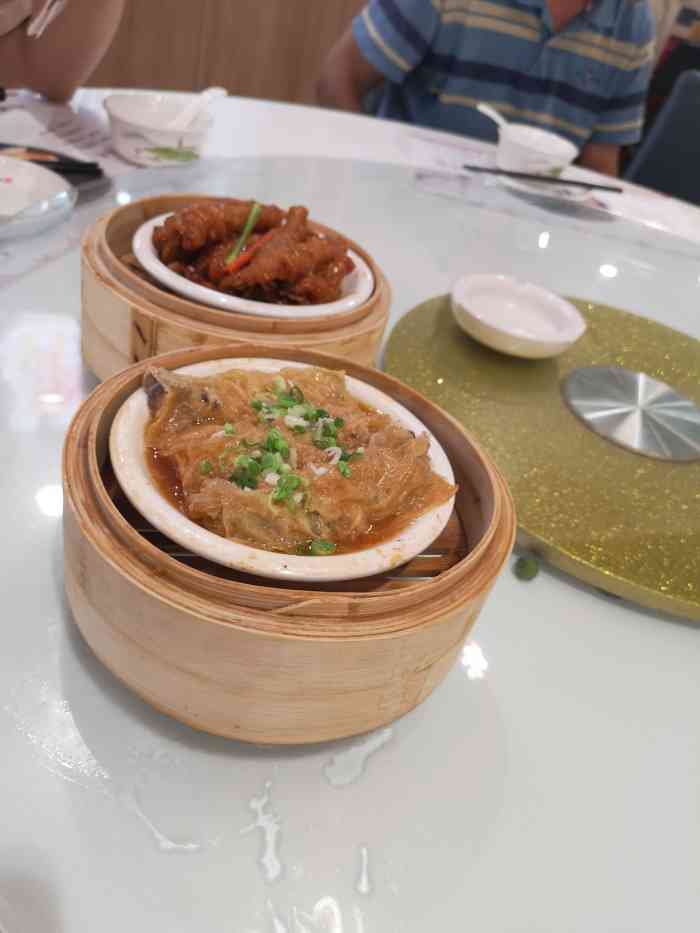 美味香大酒楼-"环境装修可以,但是菜品相当不行.点鸡没.