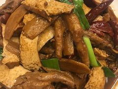 -鱼鲜饭香·招牌汽锅剁椒鱼头王