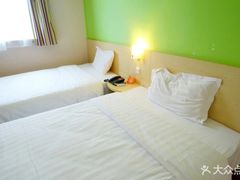 -7天酒店(上海江宁路地铁站玉佛寺店)