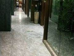 -阿瓦山寨·湘菜现炒·剁椒鱼头王(咸阳总店)